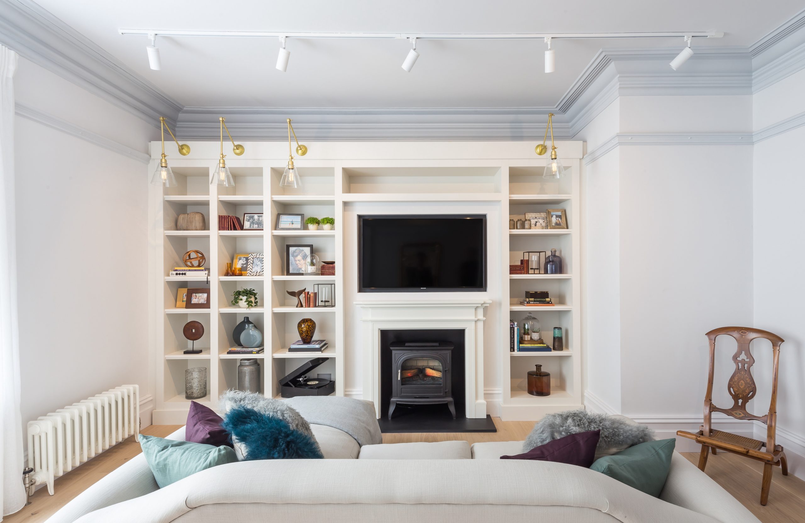 Bloomsbury Apartment - Library - Sofa in neutral tones and bespoke TV joinery unit with integrated lighting