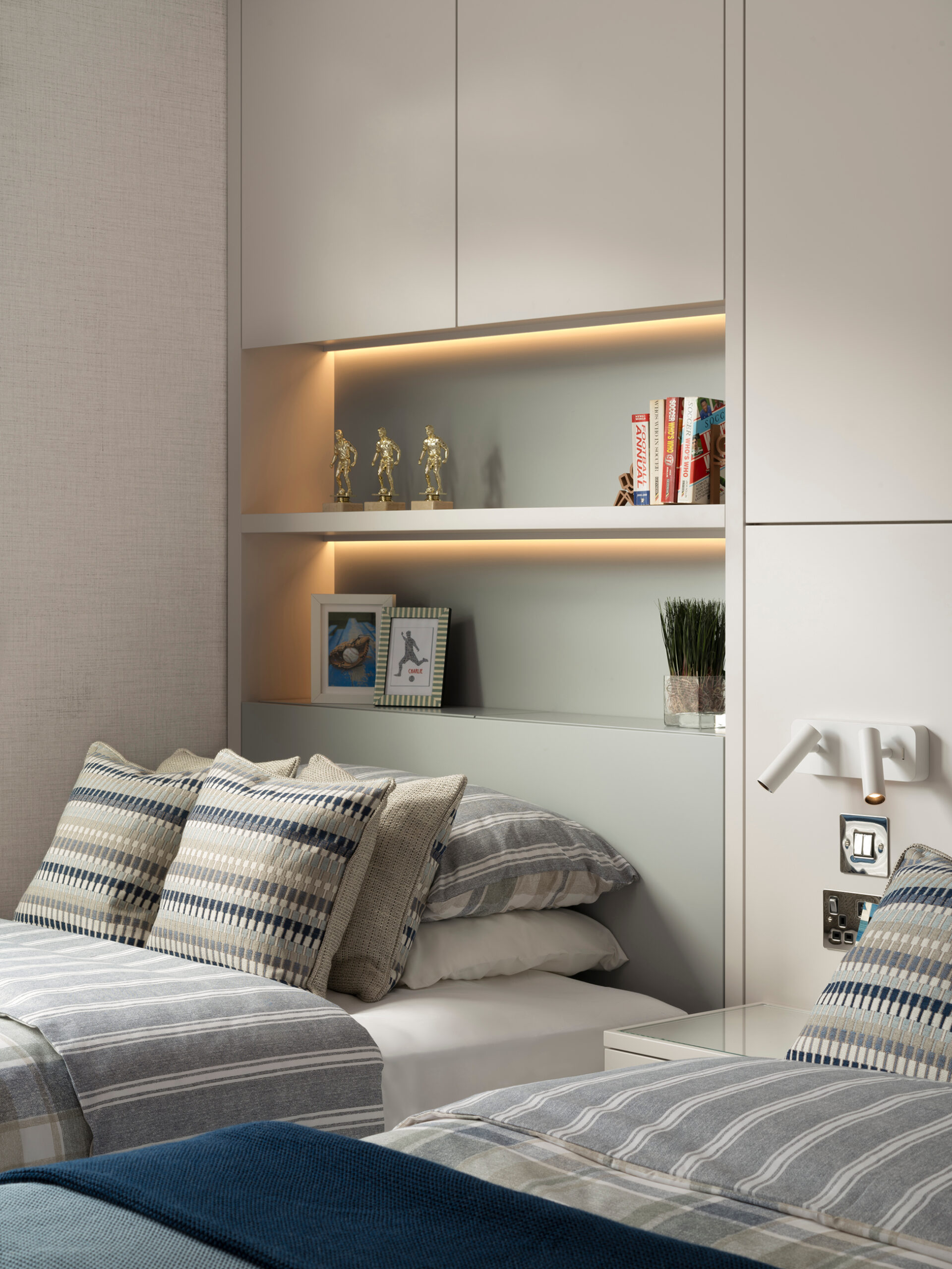 LLI Design - Notting Hill - London - Childrens Bedroom - Bespoke Bed Joinery - Detail - Closed