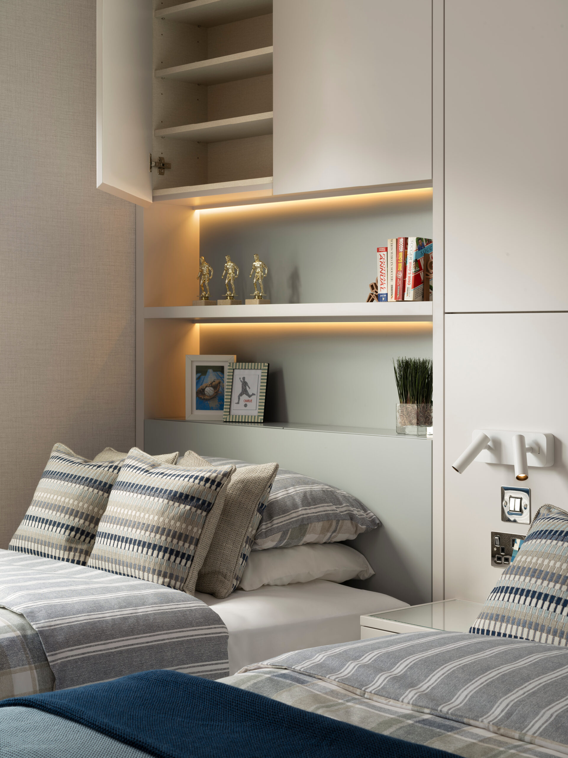 LLI Design - Notting Hill - London - Childrens Bedroom - Bespoke Bed Joinery - Detail - Open