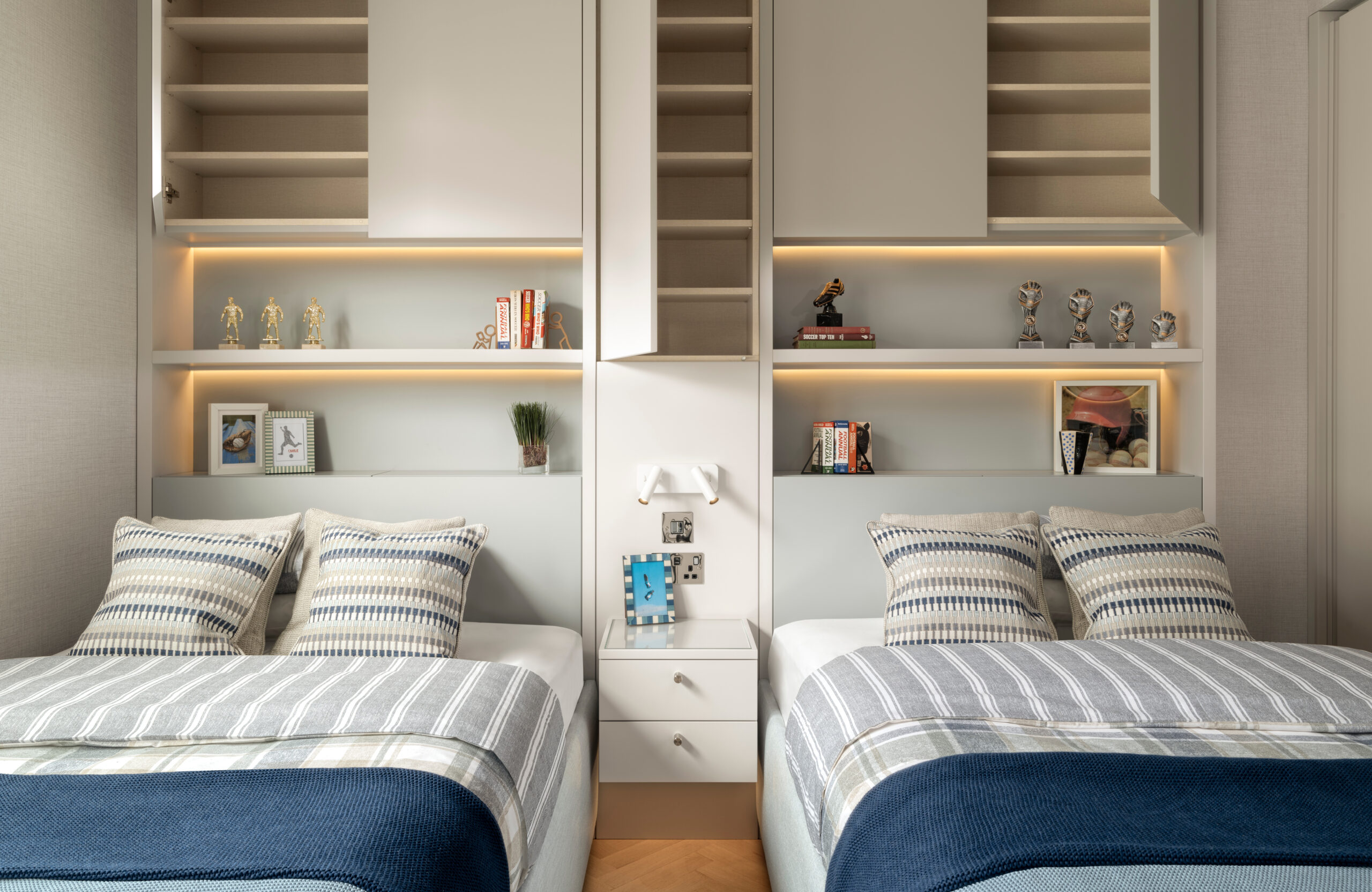 LLI Design - Notting Hill - London - Childrens Bedroom - Bespoke Bed Joinery - Overview - Open