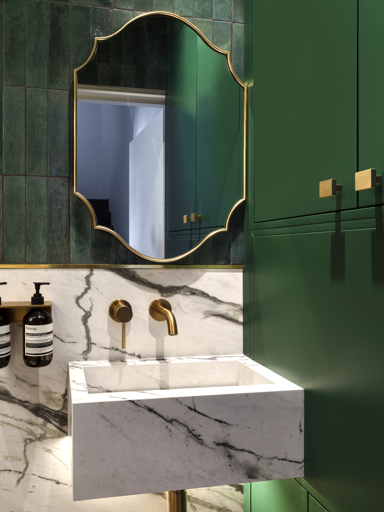 Chelsea Townhouse - LLI Design - Guest WC - Bespoke Marble Effect Sink Detail 2