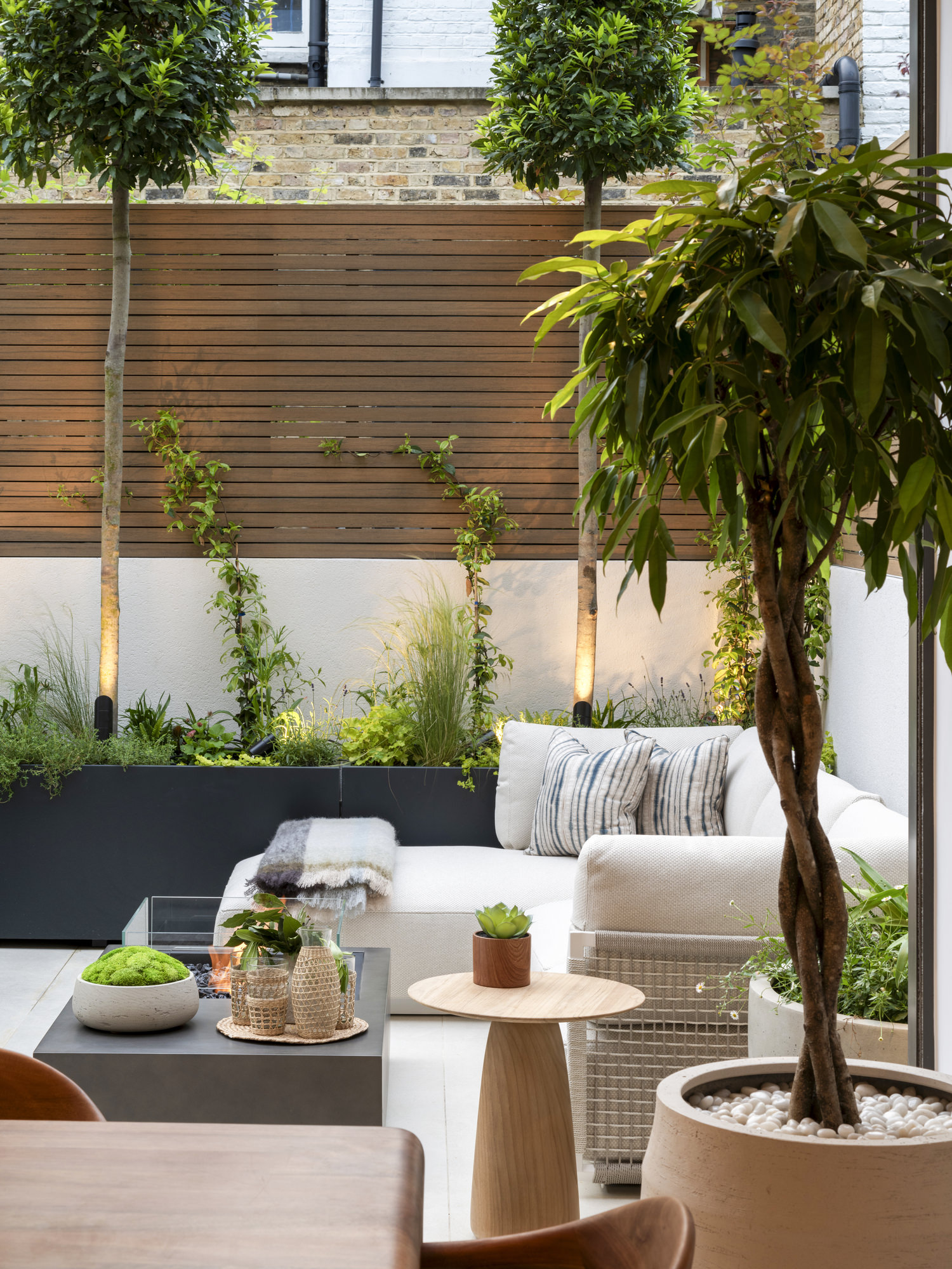Chelsea Townhouse - LLI Design - External Terrace - Viewed from kitchen at dsuk