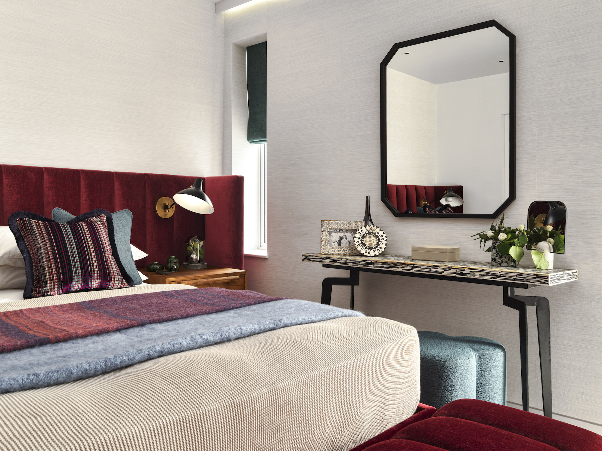 Chelsea Townhouse - LLI Design - Guest Bedroom - Dressing table