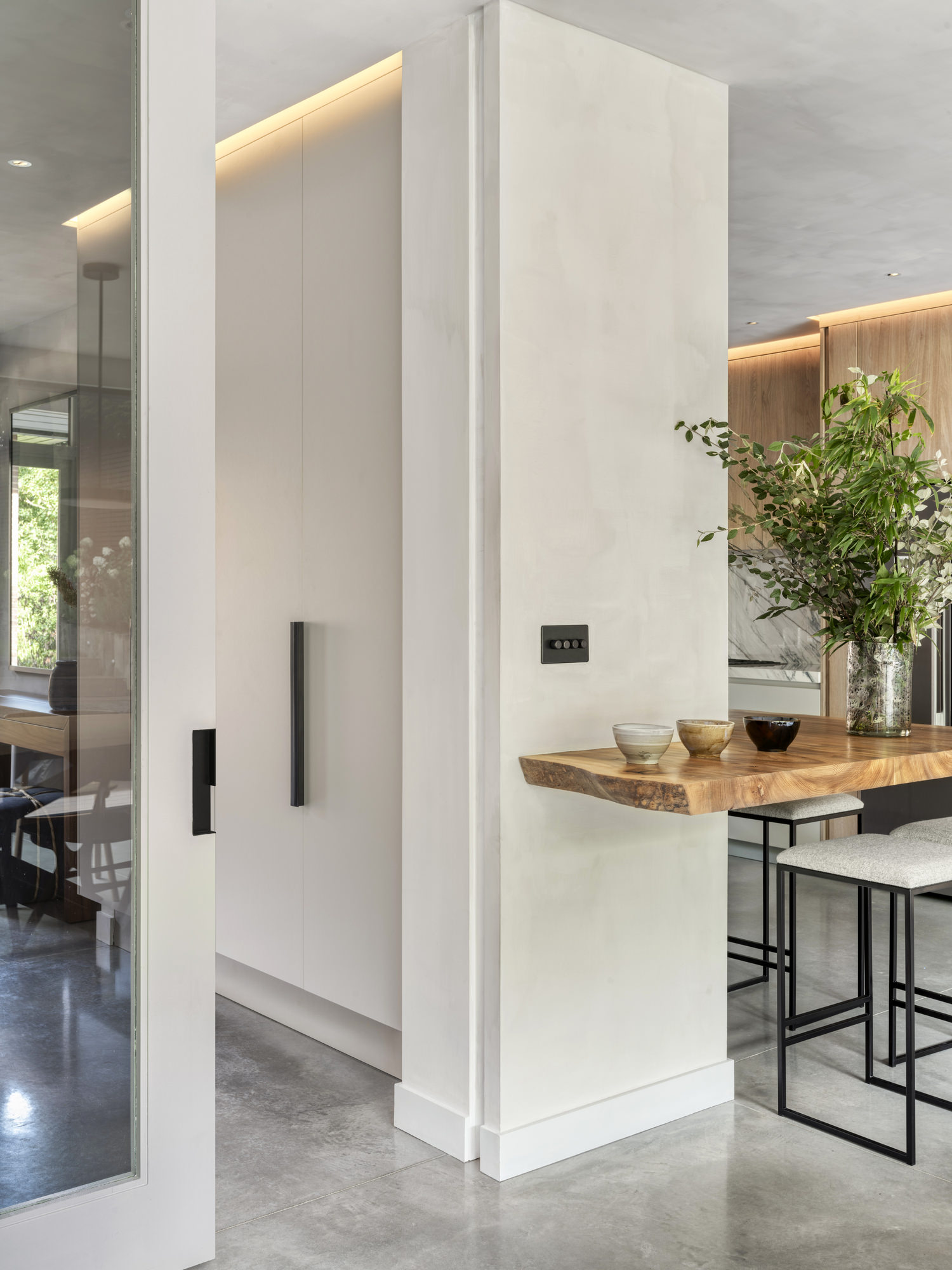 Highgate Minimal Modernism - LLI Design - Entrance Hall - With glazed door to kitchen - door half open