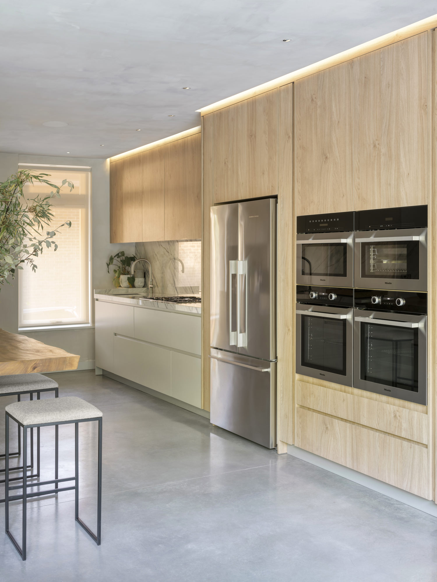 Highgate Minimal Modernism - LLI Design - Kitchen - Overview 11 - Bespoke light oak kitchen with polished concrete floor